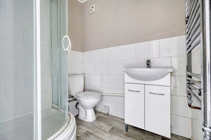 Ensuite- click for photo gallery